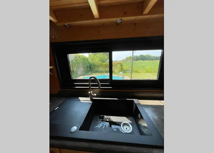 Myinsolite - Tiny-house, Jacuzzi, Brasero, Piscine Aigues-Mortes